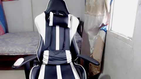 Snapshot of bergon30 chatting on 02-22-25, 06:41 Bergon77 online show from 02-22-25, 06:41