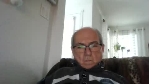 bernard1102 online show from 12-17-25, 02:12