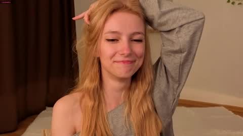 Snapshot of berrryjelly chatting on 05-13-26, 11:40 Hi Im NikaComing back online on Monday 3 online show from 05-13-26, 11:40
