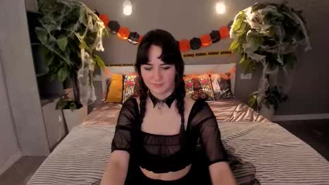 Violette online show from 10-18-25, 07:31