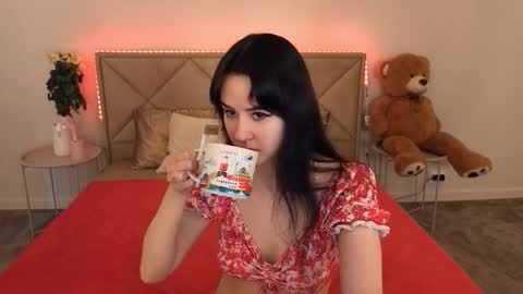 Snapshot of berrydiva chatting on 03-19-26, 07:23 Violette online show from 03-19-26, 07:23