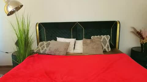 Snapshot of berrydiva chatting on 03-20-26, 08:08 Violette online show from 03-20-26, 08:08