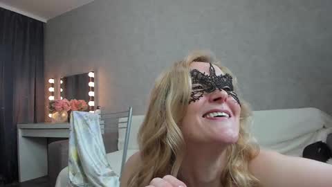 Snapshot of best__angelica chatting on 12-15-24, 06:15 best__angelica online show from 12-15-24, 06:15