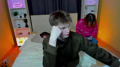 Danny and Kira online show from 03-01-25, 12:39