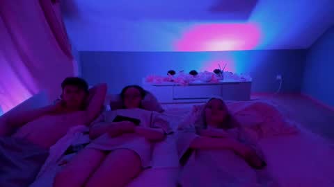 Danny and Kira online show from 03-10-25, 05:18