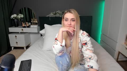Amelia Ami Free Lovense control in pvt online show from 12-14-24, 03:47