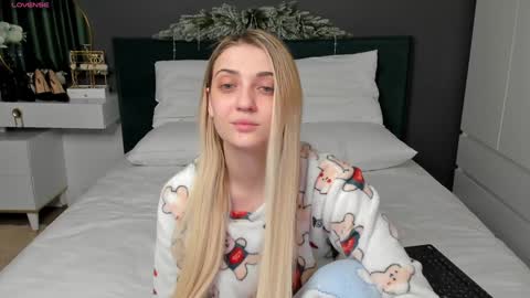 Amelia Ami Free Lovense control in pvt online show from 12-19-24, 10:42