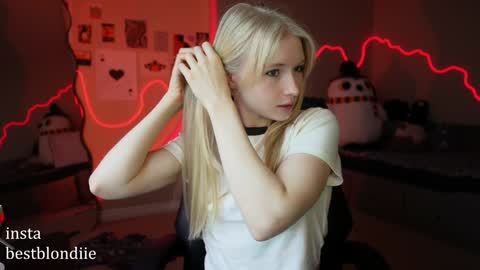 Chloe Next stream on Friday online show from 01-17-25, 05:19