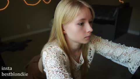 Chloe Next stream on Friday online show from 02-21-25, 06:15