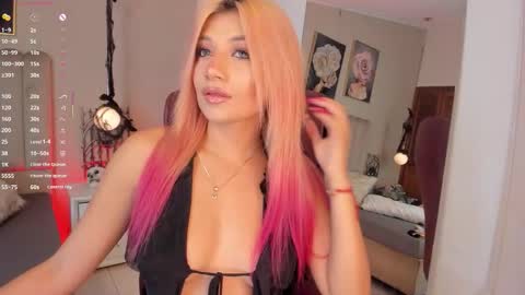 Snapshot of bestfamily chatting on 10-22-25, 02:01 Marilee online show from 10-22-25, 02:01