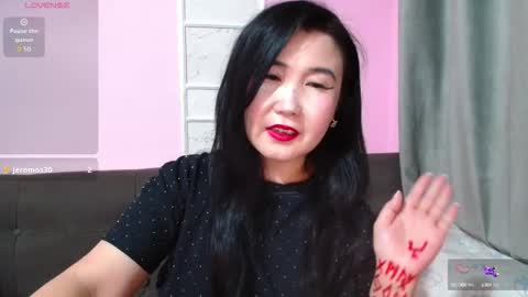 Snapshot of bet_lu chatting on 10-19-25, 10:10 Bet Lu online show from 10-19-25, 10:10