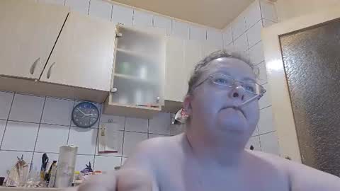 Snapshot of bethnorth chatting on 08-04-26, 11:51 bethnorth online show from 08-04-26, 11:51