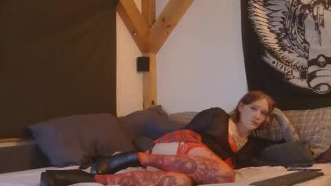 Snapshot of betsybradcock chatting on 10-29-25, 02:25 Betsy online show from 10-29-25, 02:25