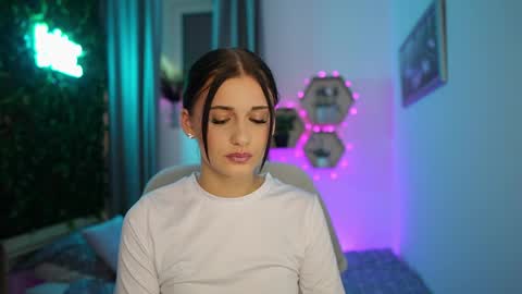 Snapshot of betty_greyy chatting on 09-18-25, 06:21 Betty Grey online show from 09-18-25, 06:21