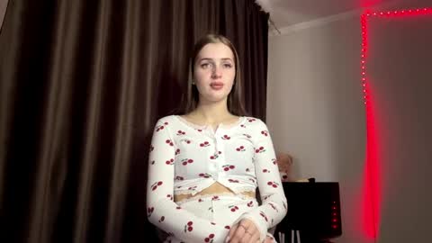 Snapshot of bettyberneett chatting on 04-21-26, 03:02 Emily Stream every day online show from 04-21-26, 03:02
