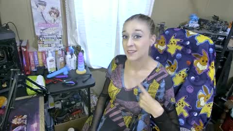 Snapshot of bettyofthedead chatting on 09-12-25, 11:37 Betty of the Dead online show from 09-12-25, 11:37