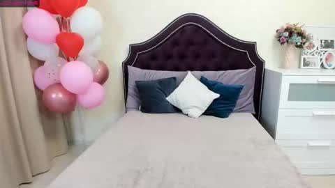 Snapshot of bettyurbane chatting on 02-18-25, 04:26 Mila Sweet online show from 02-18-25, 04:26