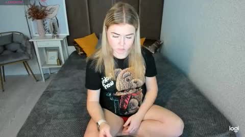 Mila Sweet online show from 11-14-25, 04:44