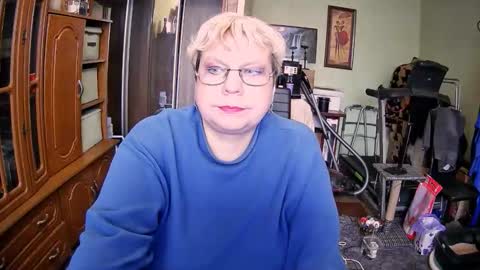 BeverlyQCynia online show from 11-17-25, 12:00