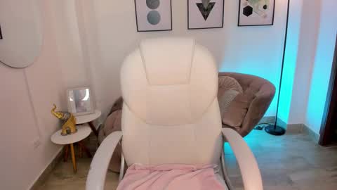 Snapshot of beverlyy_johnson chatting on 10-12-25, 03:49 beverlyy johnson online show from 10-12-25, 03:49