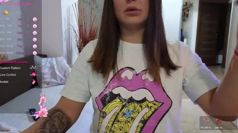 Snapshot of beyoncedoll chatting on 01-18-26, 01:09 BeyonceDoll Twitter DollBeyonce online show from 01-18-26, 01:09