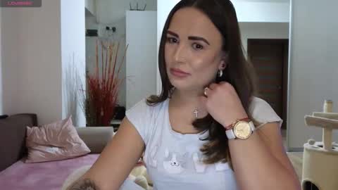 Snapshot of beyoncedoll chatting on 02-21-26, 06:53 BeyonceDoll Twitter DollBeyonce online show from 02-21-26, 06:53