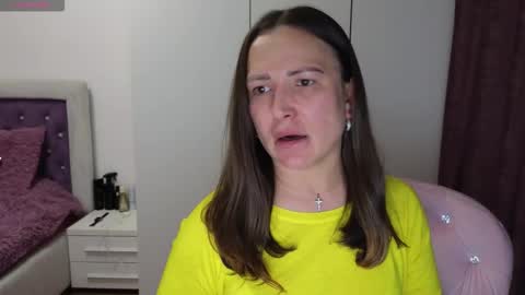 Snapshot of beyoncedoll chatting on 03-06-26, 11:34 BeyonceDoll Twitter DollBeyonce online show from 03-06-26, 11:34