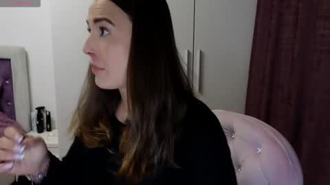 Snapshot of beyoncedoll chatting on 03-10-26, 10:48 BeyonceDoll Twitter DollBeyonce online show from 03-10-26, 10:48