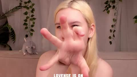 Eliz online show from 11-13-25, 01:04