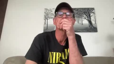 Snapshot of bgrade chatting on 10-18-25, 07:47 bgrade online show from 10-18-25, 07:47