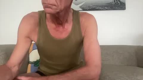 Snapshot of bgrade chatting on 11-21-25, 08:51 bgrade online show from 11-21-25, 08:51