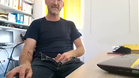 My name is David and if you like public exhibitions you wont be disappointed with me LoL - My favorite vibes is 44  online show from 05-15-26, 10:22