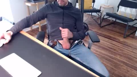 Snapshot of bi_sexy_man chatting on 05-21-26, 02:24 bi_sexy_man online show from 05-21-26, 02:24