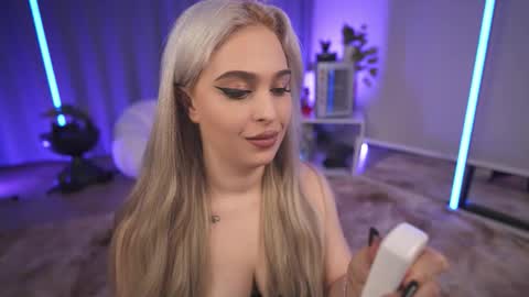 Snapshot of bia_kristal chatting on 03-27-26, 04:18 Biia online show from 03-27-26, 04:18