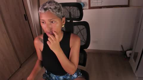 Snapshot of bianca_and_maxwell chatting on 01-08-26, 02:58 bianca and maxwell online show from 01-08-26, 02:58