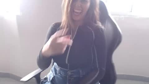 bianca_vega_ online show from 12-19-25, 05:53