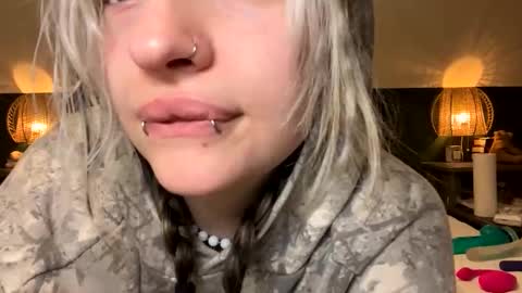 Ellie  online show from 05-01-26, 04:28