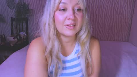 Snapshot of big_ass_blonde chatting on 01-16-25, 03:45 Eva online show from 01-16-25, 03:45
