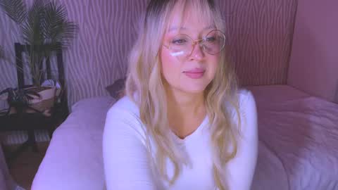 Snapshot of big_ass_blonde chatting on 01-28-25, 03:47 Eva online show from 01-28-25, 03:47