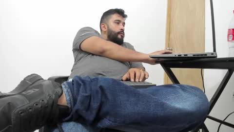 Snapshot of big_dad69 chatting on 11-04-25, 11:26 Tommy online show from 11-04-25, 11:26