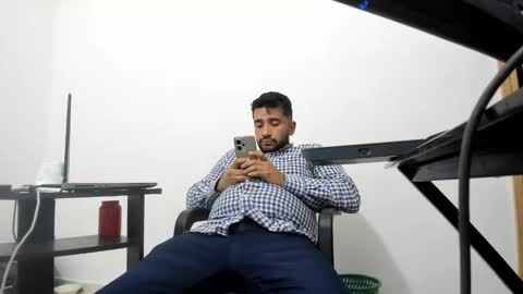 Snapshot of big_dad69 chatting on 01-15-26, 02:05 Tommy online show from 01-15-26, 02:05