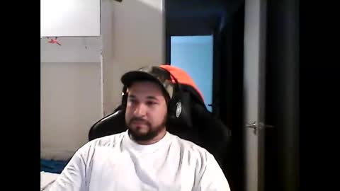 Snapshot of big_latin_boy_full_cum chatting on 10-24-25, 06:04 latinBoyHuge online show from 10-24-25, 06:04