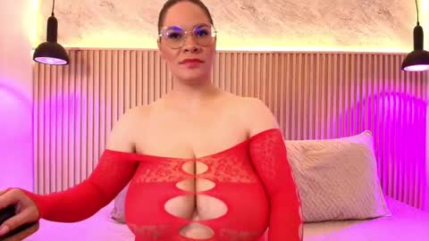 Snapshot of big_tits_in_your_face chatting on 10-01-25, 08:04 Tell me Sophia online show from 10-01-25, 08:04