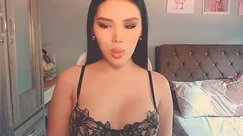 Mia online show from 03-24-26, 04:50