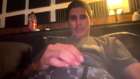 Snapshot of bigben281330 chatting on 06-10-26, 01:17 bigben281330 online show from 06-10-26, 01:17