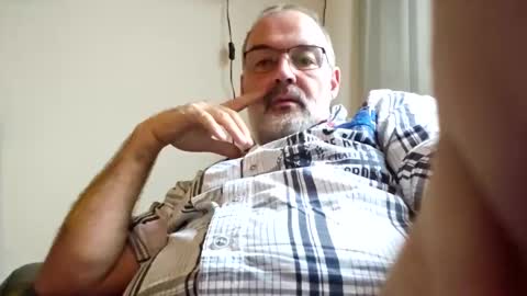 Snapshot of bigbibear88 chatting on 12-15-24, 01:43 bigbibear88 online show from 12-15-24, 01:43