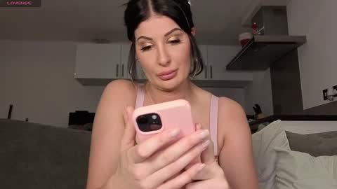 Kandice Kloss insta kandiceklossofficial online show from 12-16-25, 11:21