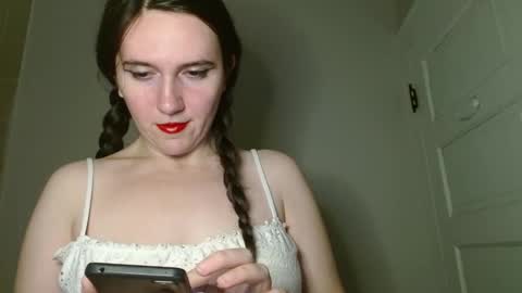 Isabella online show from 11-23-25, 12:10