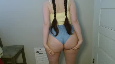 Snapshot of bigbootybunny chatting on 02-16-26, 07:43 Isabella online show from 02-16-26, 07:43