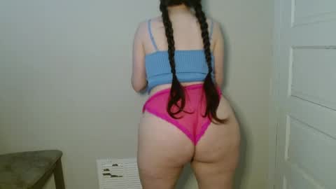 Snapshot of bigbootybunny chatting on 03-14-26, 09:31 Isabella online show from 03-14-26, 09:31